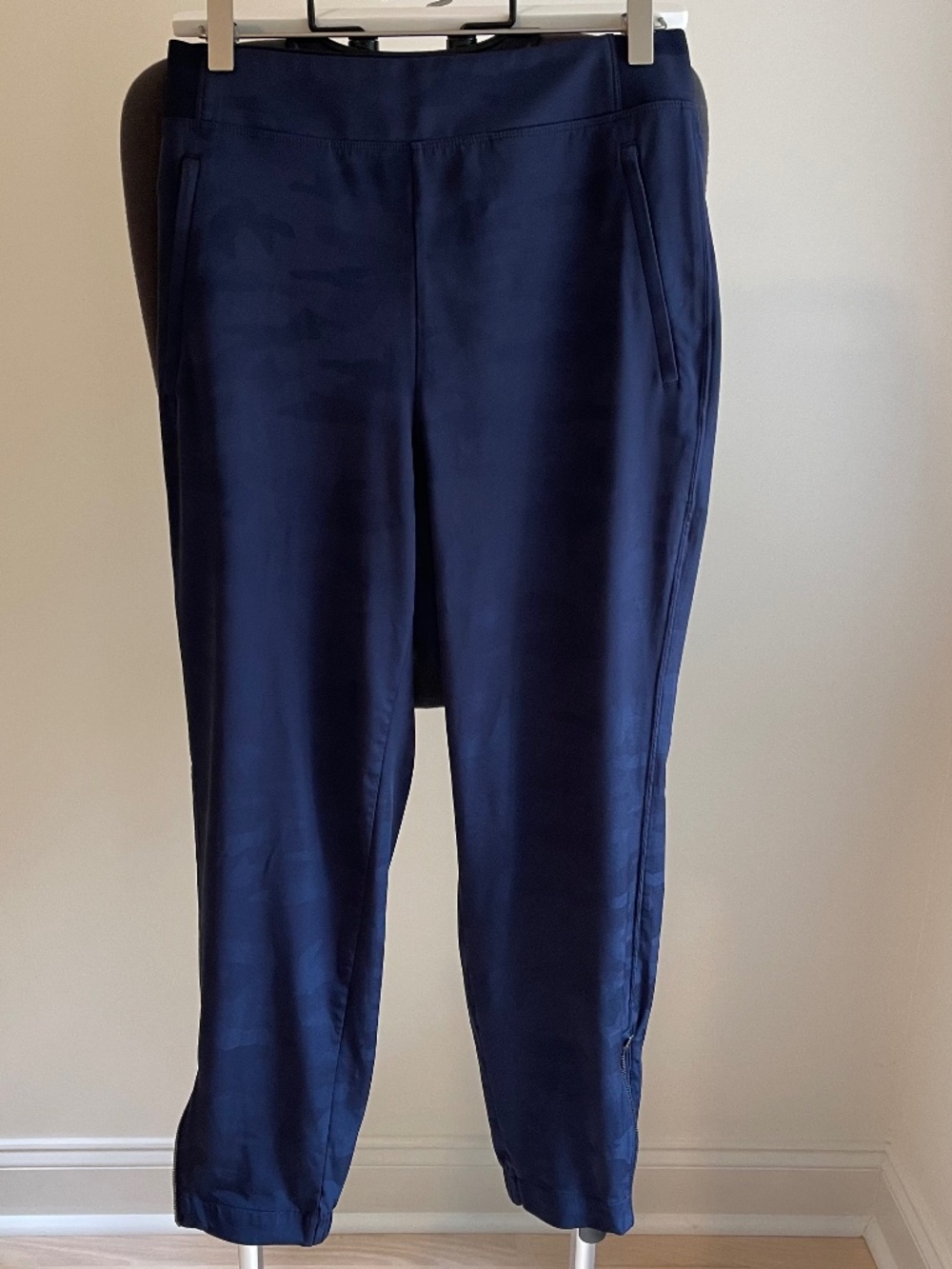 Athleta Brooklyn  Camo Joggers Navy Blue Size 4